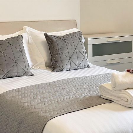 Robinhuts - 3 Bed Accommodation -Perfect For Contractors, Families & Students Kingston upon Hull Extérieur photo