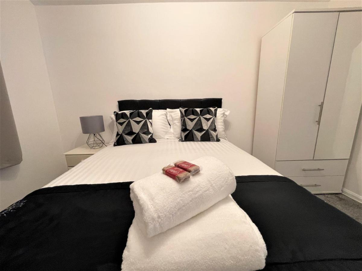 Robinhuts - 3 Bed Accommodation -Perfect For Contractors, Families & Students Kingston upon Hull Extérieur photo
