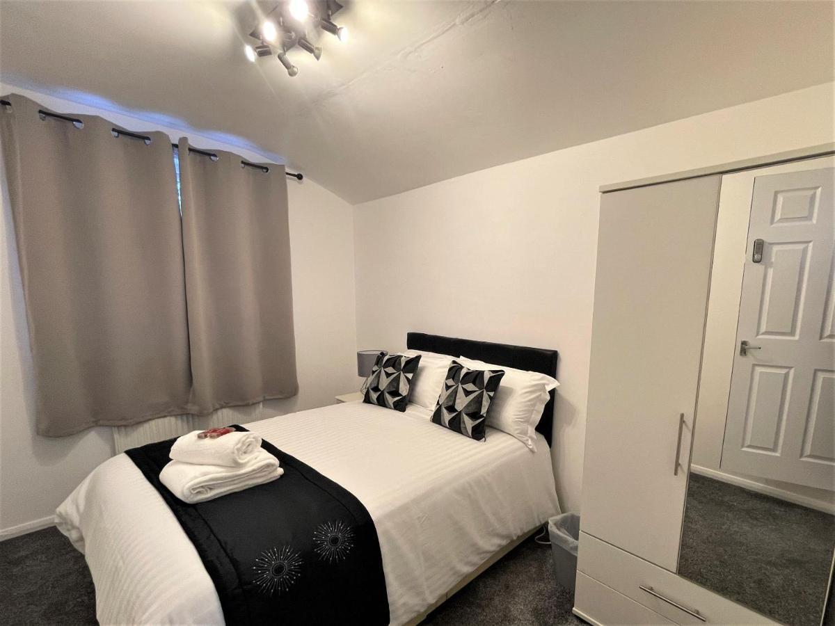 Robinhuts - 3 Bed Accommodation -Perfect For Contractors, Families & Students Kingston upon Hull Extérieur photo