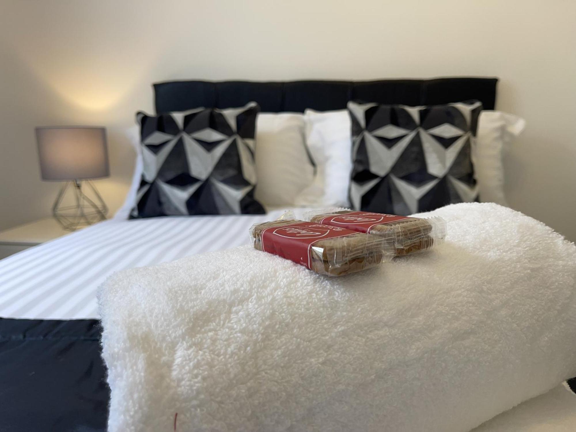 Robinhuts - 3 Bed Accommodation -Perfect For Contractors, Families & Students Kingston upon Hull Extérieur photo