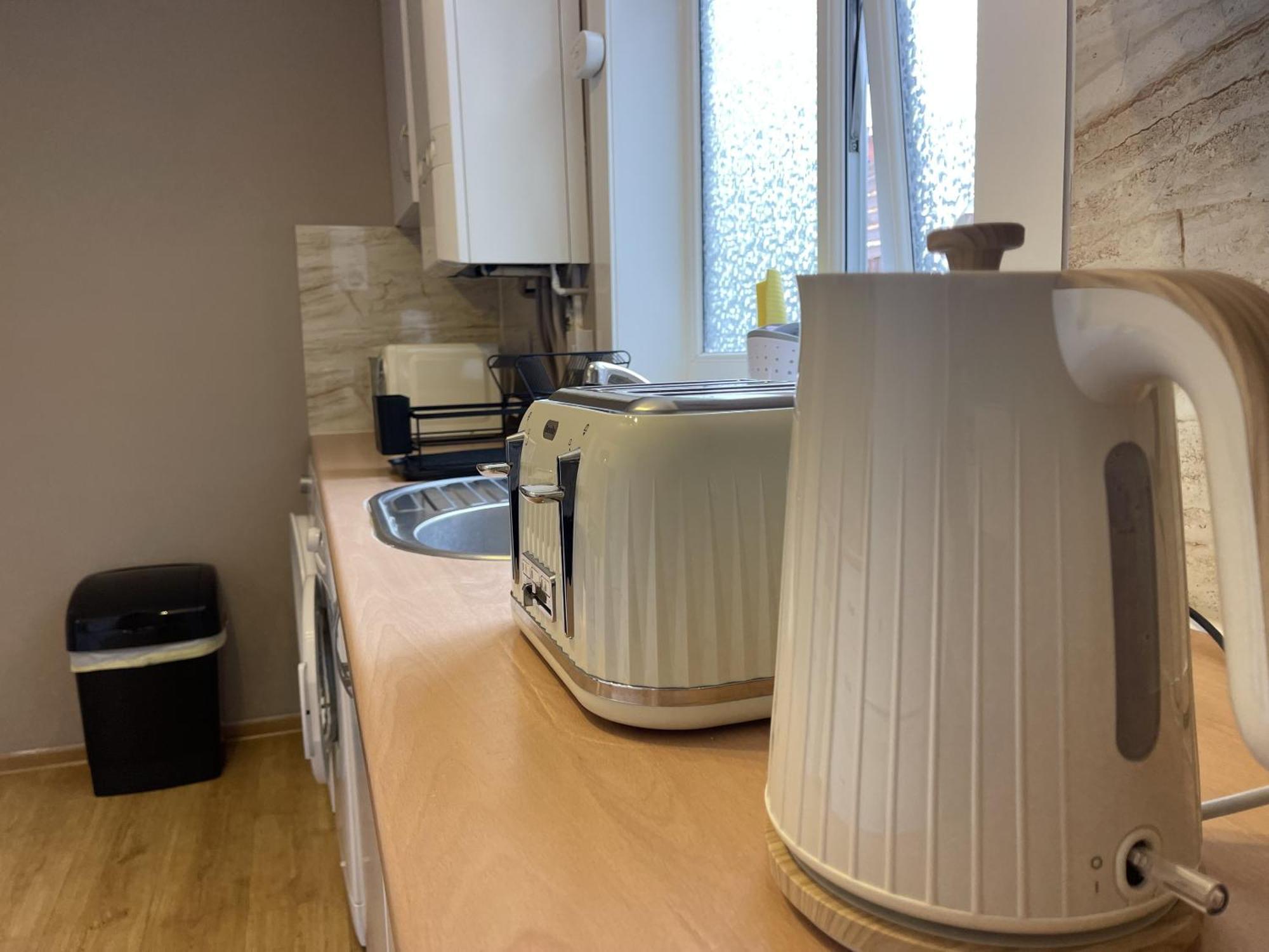 Robinhuts - 3 Bed Accommodation -Perfect For Contractors, Families & Students Kingston upon Hull Extérieur photo