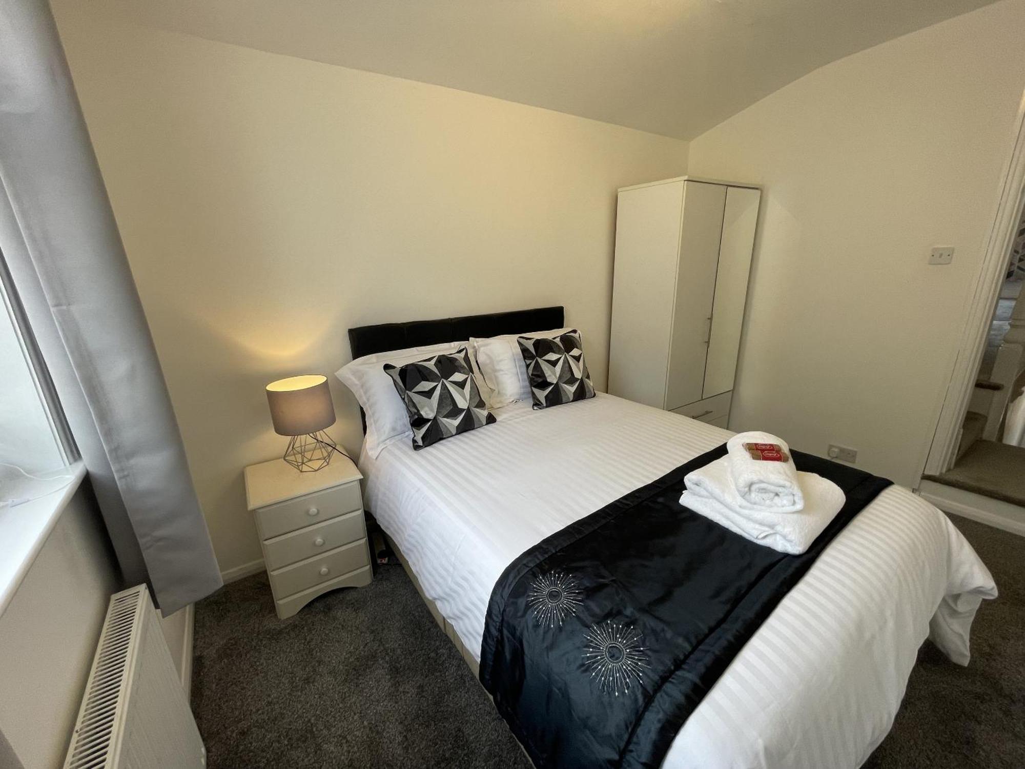 Robinhuts - 3 Bed Accommodation -Perfect For Contractors, Families & Students Kingston upon Hull Extérieur photo